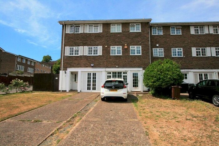 4 Bedroom Town House To Rent In Durham Road, Bromley, BR2