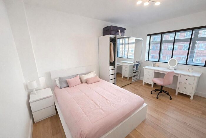 3 Bedroom Flat To Rent In West Kensington Court, Edith Villas, London, W14