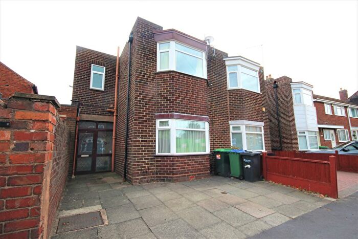 3 Bedroom Semi-detached House To Rent In Titford Road, Oldbury, B69