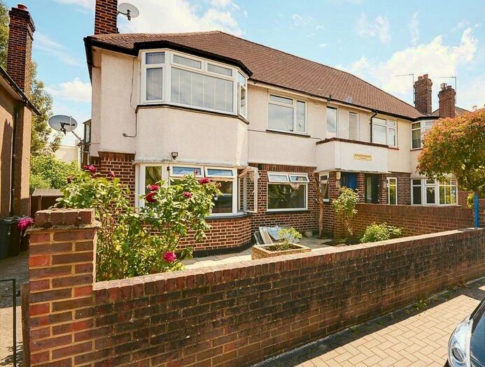 2 Bedroom Flat To Rent In Kelvin Court, Woodlands Grove, TW7