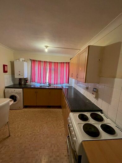 2 Bedroom Terraced House To Rent In Moreton Road North, Luton, LU2