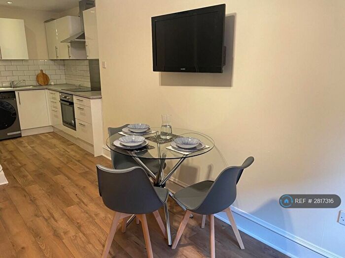 3 Bedroom Flat To Rent In West Princes Street, Glasgow, G4