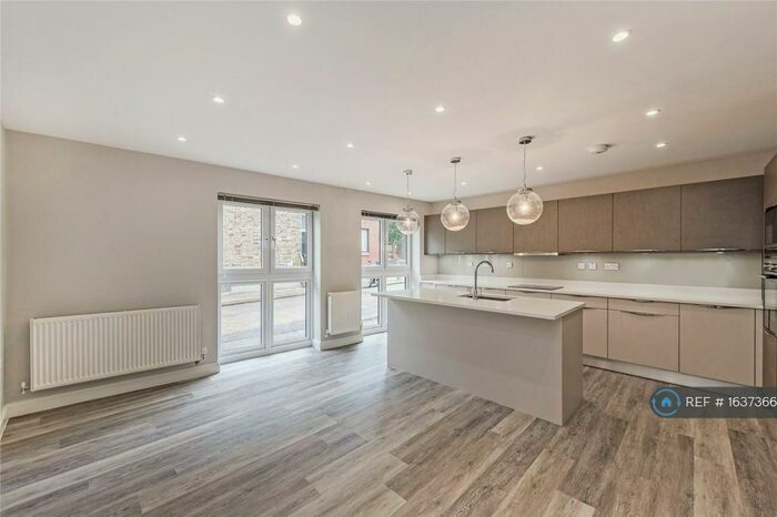 2 Bedroom Penthouse To Rent In Lavender Terrace, London, SW11