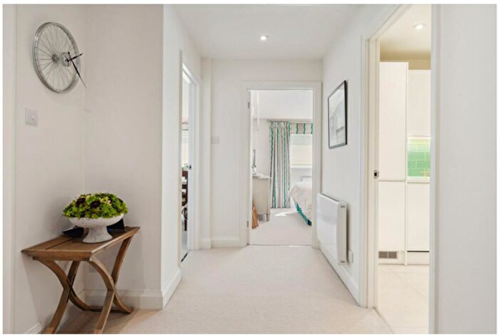 2 Bedroom Apartment To Rent In Friar Street, London, EC4V