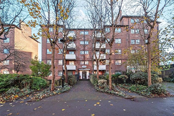 2 Bedroom Flat For Sale In Brecknock Road Estate, Brecknock Road, London, N19