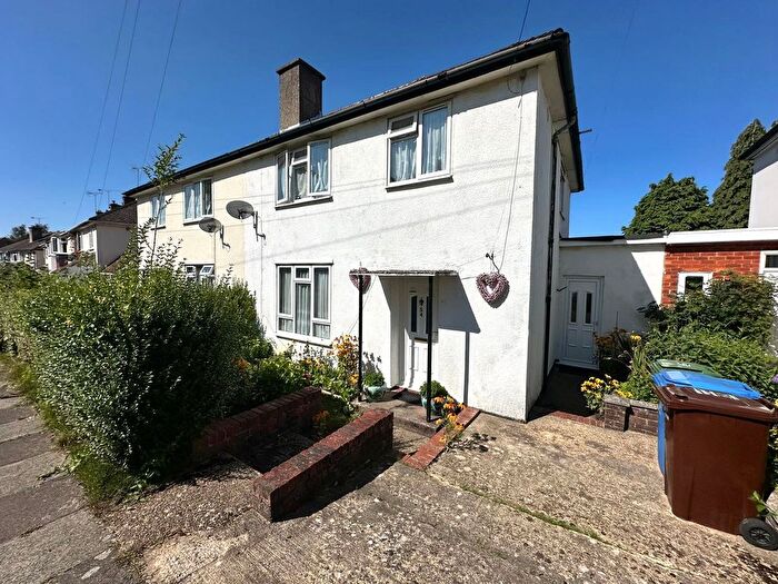 3 Bedroom Semi-Detached House For Sale In Cripley Road, Farnborough, Hampshire, GU14