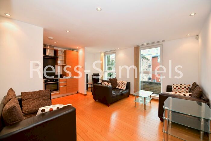 3 Bedroom Flat To Rent In Helion Court, Westferry Road, Canary Wharf, London, E14