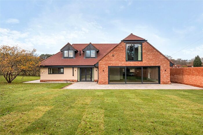 4 Bedroom Detached House To Rent In Whitmoor Lane, Sutton Green, Guildford, Surrey, GU4