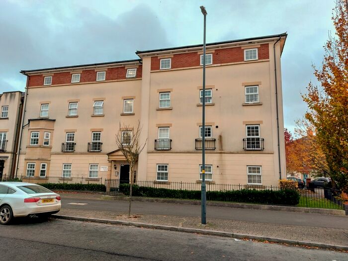3 Bedroom Flat To Rent In Redhouse Way, Swindon, Wiltshire, SN25