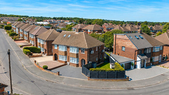 3 Bedroom Semi-Detached House For Sale In Sundown Avenue, Dunstable, Bedfordshire, LU5