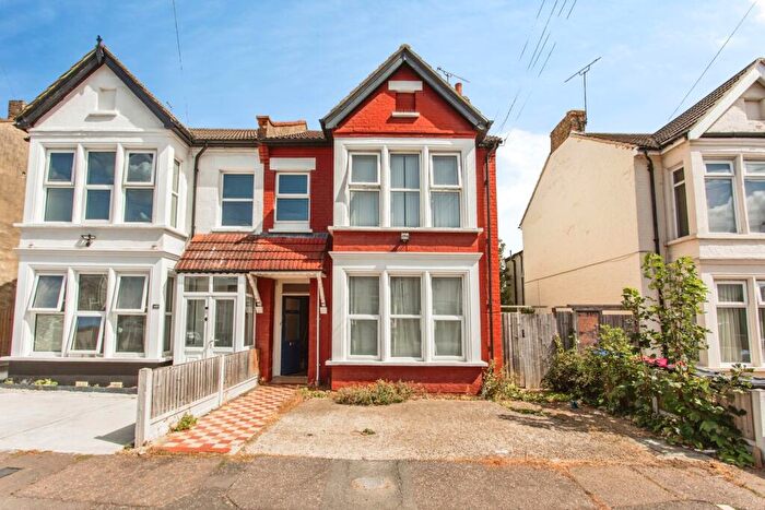 1 Bedroom Flat For Sale In Honiton Road, Southend-on-Sea, Essex, SS1