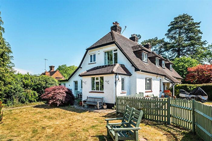 3 Bedroom Semi-Detached House For Sale In Middle Street, Betchworth, RH3