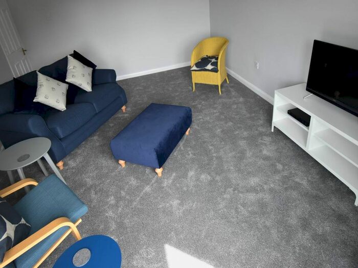 2 Bedroom Flat To Rent In Long Oaks Court, Sketty, Swansea, SA2