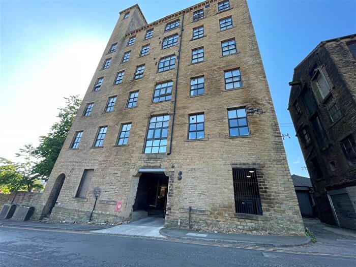 2 Bedroom Apartment For Sale In Pellon Lane, Halifax, HX1