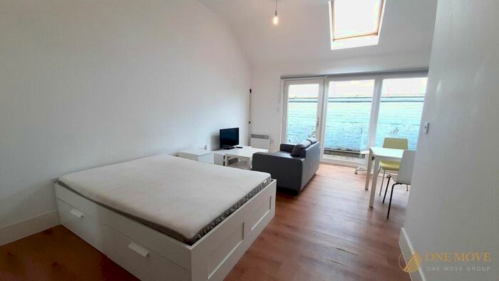 Studio To Rent In Bexley Square, Salford, M3