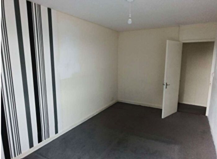 2 Bedroom Flat To Rent In Oakenholt House, Hartslock Drive, Bexley, London, SE2