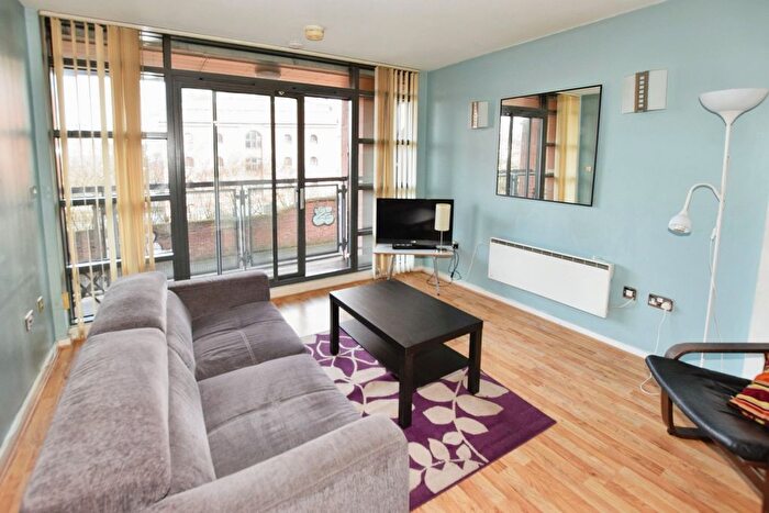 2 Bedroom Flat To Rent In City Gate, Blantyre Street, Castlefield, Manchester, M15