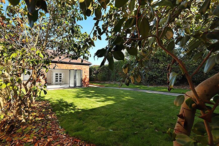 3 Bedroom Bungalow For Sale In Kennel Close, Fetcham, KT22