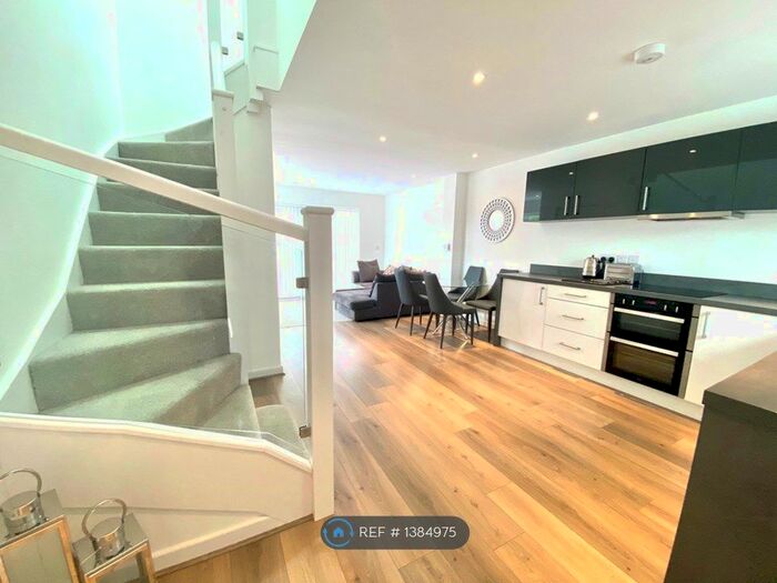 2 Bedroom Detached House To Rent In Dracaena Avenue, Falmouth, TR11