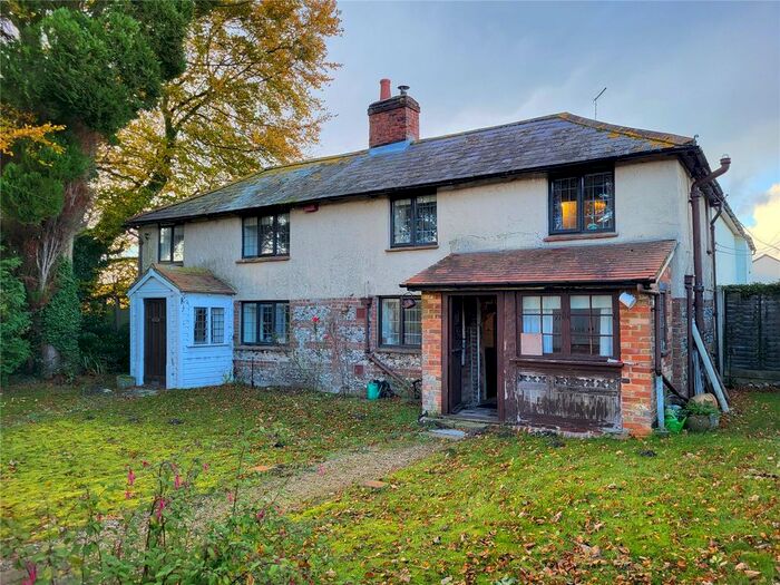3 Bedroom Semi-Detached House For Sale In Woodcutts, Salisbury, Wiltshire, SP5