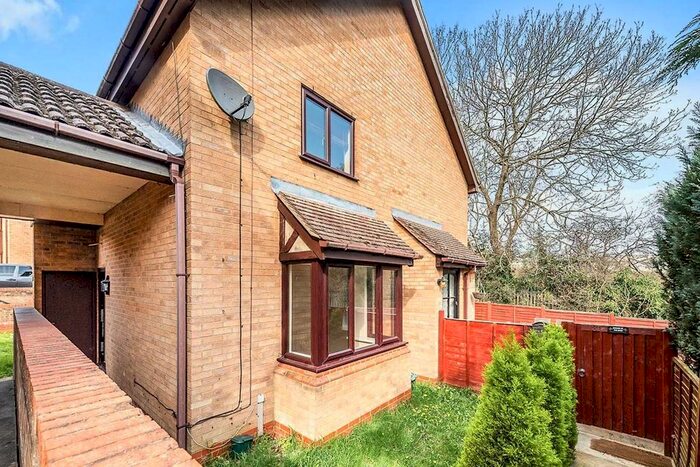 2 Bedroom Terraced House To Rent In The Pastures, Hemel Hempstead, Hertfordshire, HP1