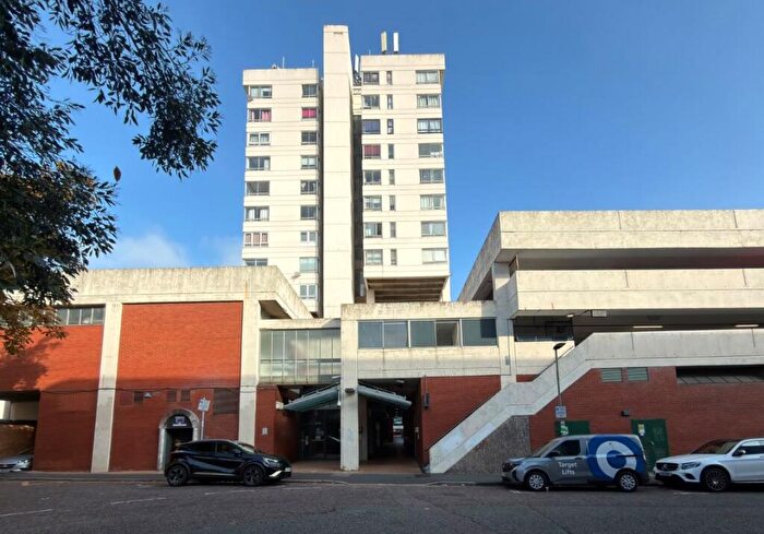 2 Bedroom Flat For Sale In Flat Elizabeth Wheeler House, The Mall, Bromley, Kent, BR1