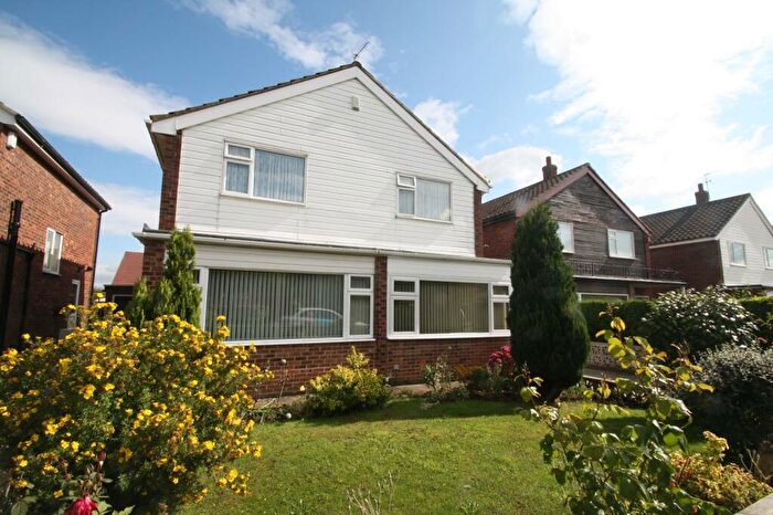 3 Bedroom Detached House To Rent In Whinmoor Crescent, Leeds, West Yorkshire, Uk, LS14
