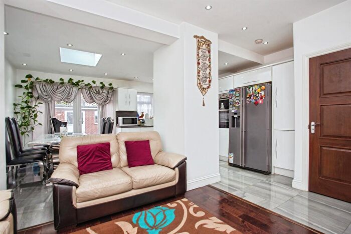 4 Bedroom Semi Detached House For Sale In Stuart Road, Harrow, HA3