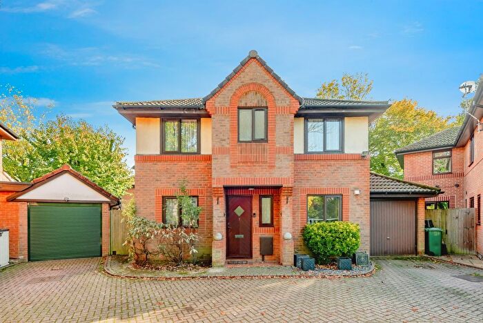 4 Bedroom Detached House For Sale In Water View, Horley, RH6