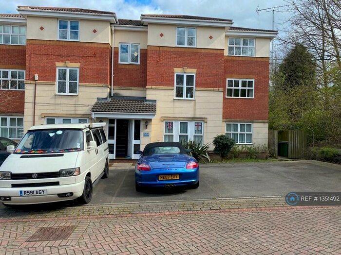 2 Bedroom Flat To Rent In The Links, Leeds, LS11
