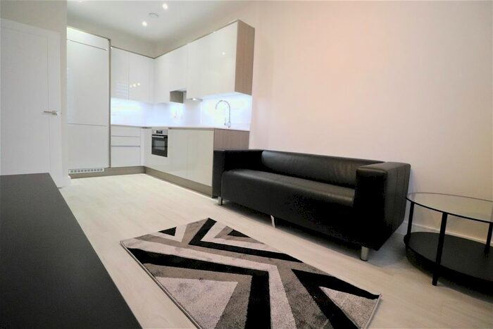 1 Bedroom Flat To Rent In Westcombe House, Uxbridge, UB8