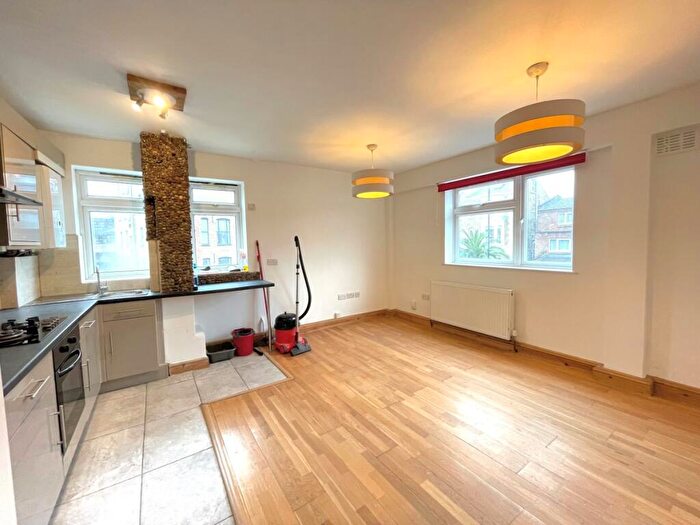 1 Bedroom Flat To Rent In Mayes Road, Wood Green, N22