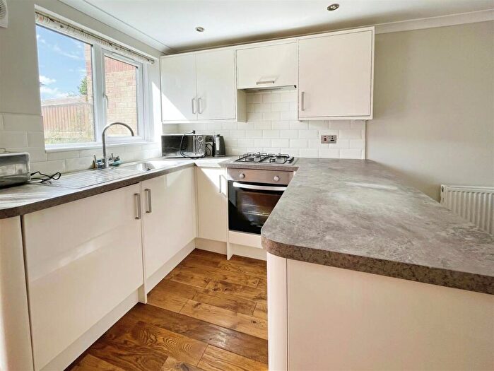 3 Bedroom Semi-Detached House To Rent In Lowestoft Drive, Slough, SL1