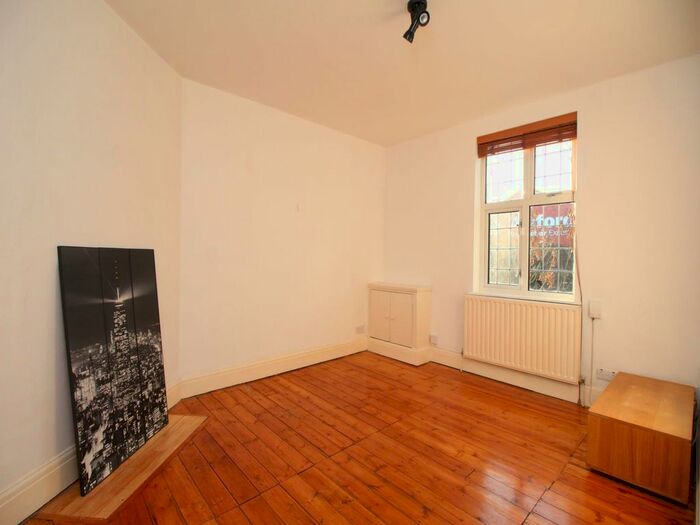 1 Bedroom Flat To Rent In Heath Road, Twickenham TW1