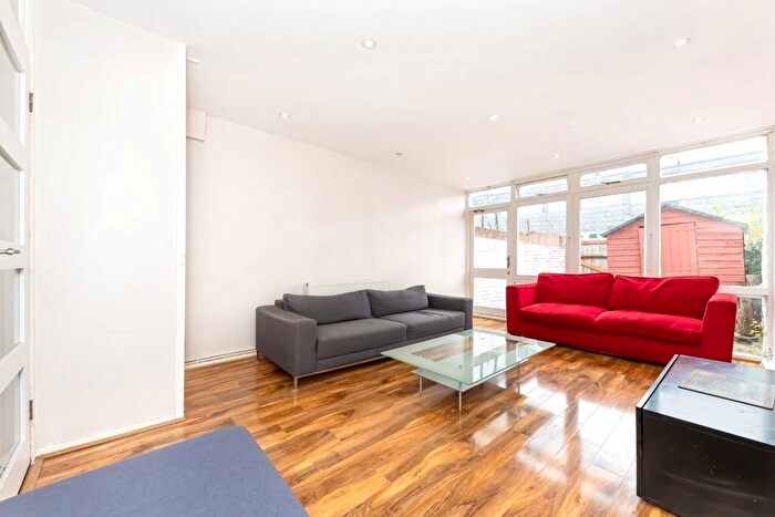 3 Bedroom Property To Rent In Glanville Road, Brixton, SW2