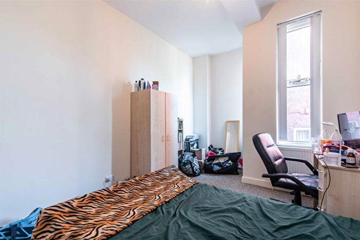 3 Bedroom Apartment To Rent In Noel Street, NG7