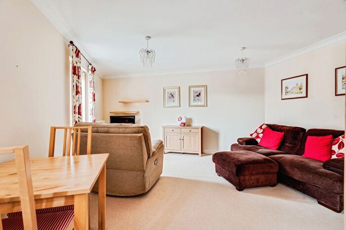 2 Bedroom Flat For Sale In Dyson Road, Swindon, Wiltshire, SN25