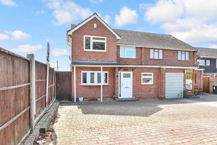 4 Bedroom Semi-Detached House For Sale In Foxwood Road, Bean, Dartford, Kent, DA2