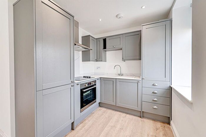 1 Bedroom Flat To Rent In London Road, Westcliff-On-Sea, SS0