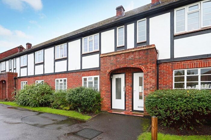 2 Bedroom Maisonette For Sale In Arlington Lodge, Monument Hill, Weybridge, Surrey, KT13
