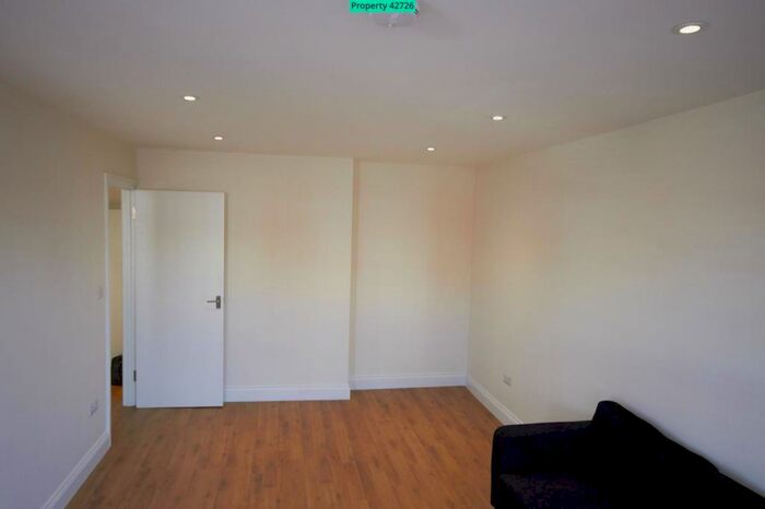 1 Bedroom Flat To Rent In Green Lanes, London, N21