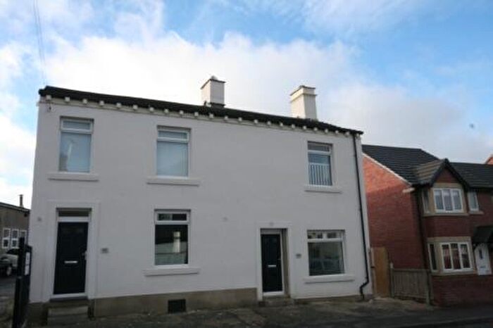 2 Bedroom House To Rent In Uppermoor, Pudsey, LS28