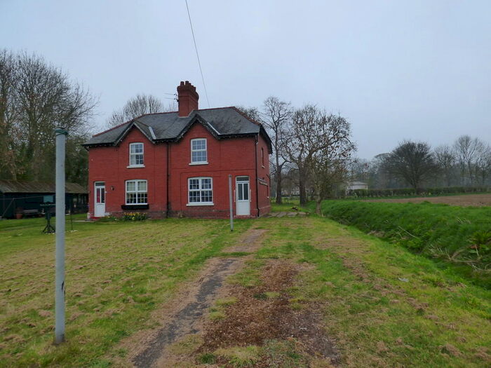 2 Bedroom Semi-Detached House To Rent In Grimsby Road, Laceby, DN37