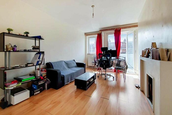 3 Bedroom Flat To Rent In Kings Keep, London, SW15