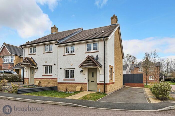 2 Bedroom Semi-Detached House For Sale In Belle Field, Towcester, NN12