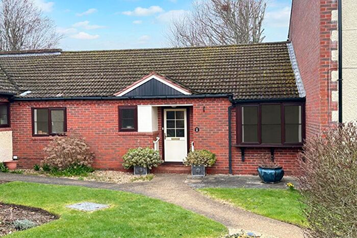 2 Bedroom Bungalow For Sale In Stratford Court, Avon Road, Farnham, GU9