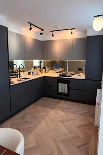 3 Bedroom Flat To Rent In Poet Mansion, Shakespeare Road, Mill Hill, NW7