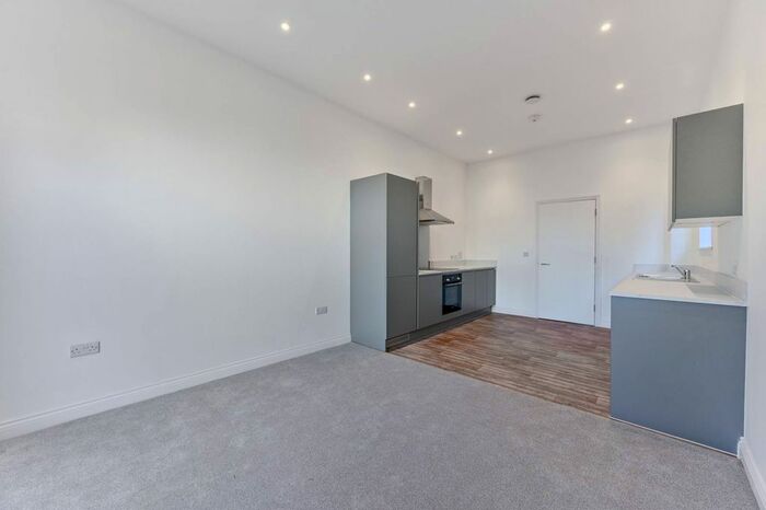 3 Bedroom Flat To Rent In The Grove, Streatham, London, SW16