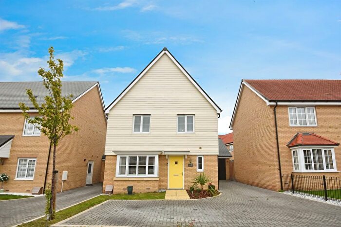 4 Bedroom Detached House For Sale In Elizabeth Gardens, Rochford, SS4
