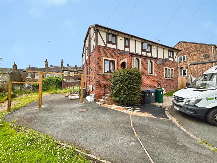 2 Bedroom End Of Terrace House For Sale In Shire Close, Bradford, BD6